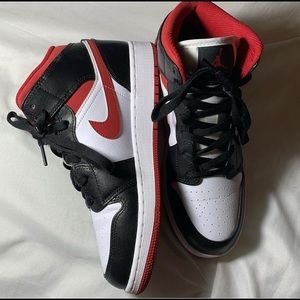 Jordan 1 Mids